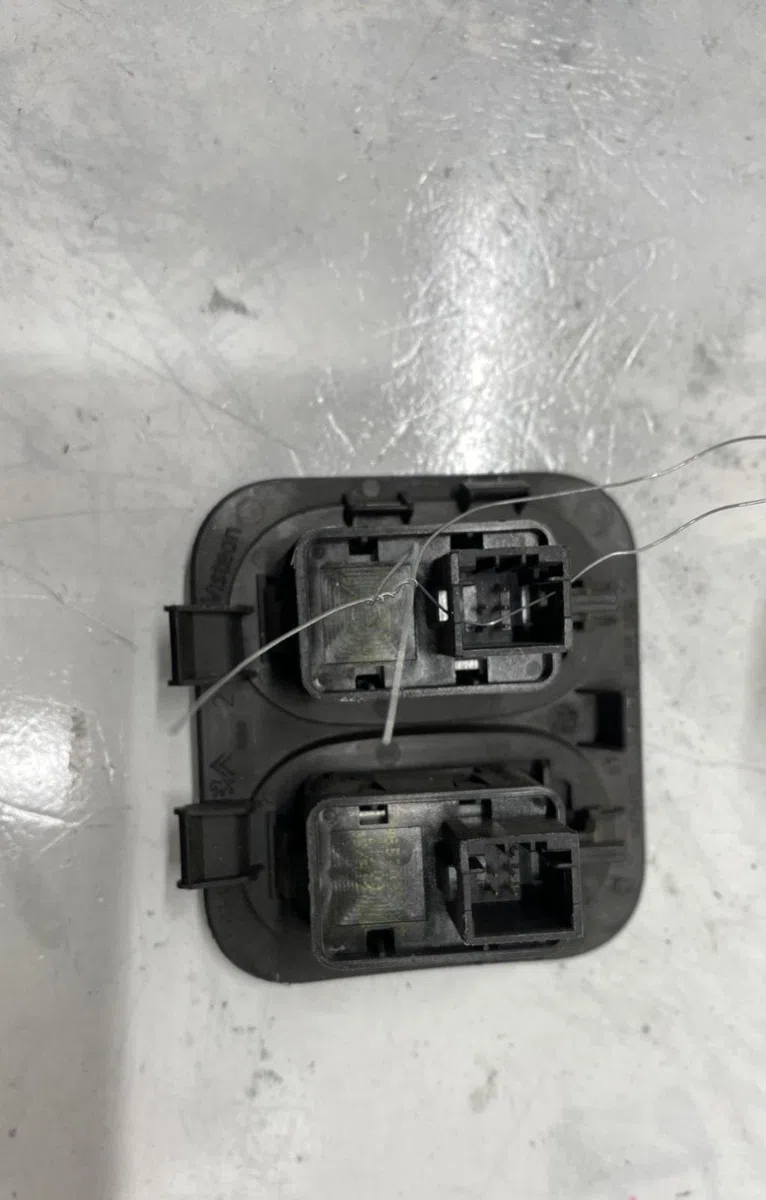 Commande lève-glace porte avant gauche Peugeot 1007 (KM_) 1.4 hdi (2005) occasion