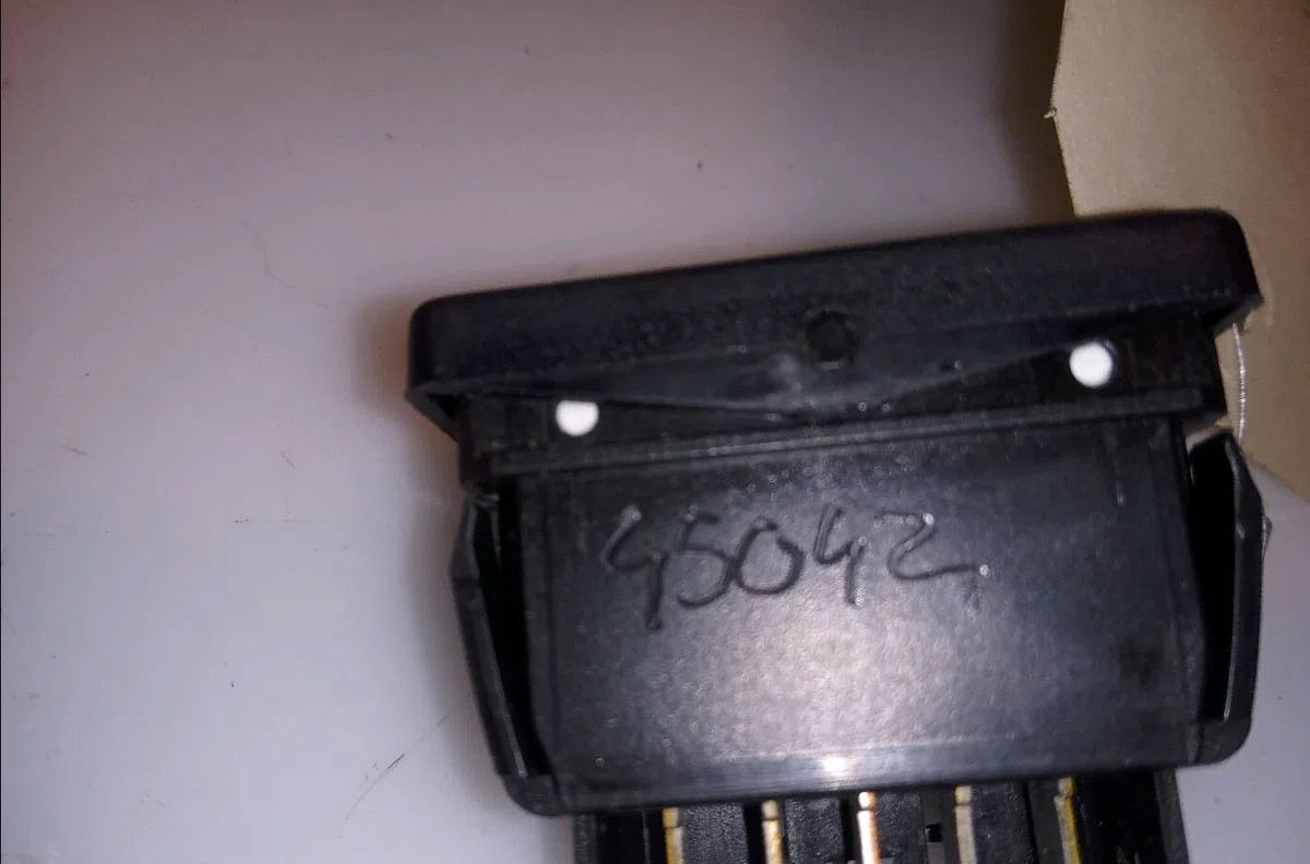 Commande lève-glace porte avant gauche Peugeot 106 I (1A, 1C) 1.1 (1991-1996) occasion — photo 3
