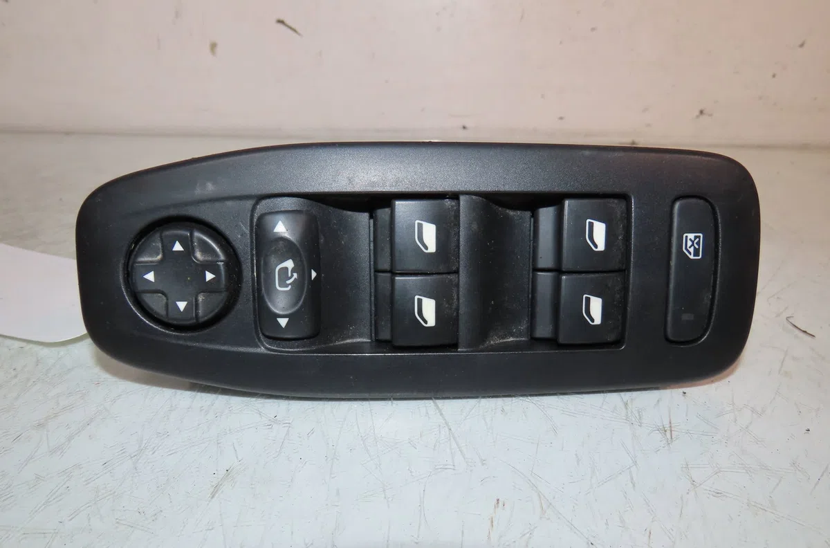 Commande lève-glace porte avant gauche PEUGEOT 2008 2018 occasion — photo 3