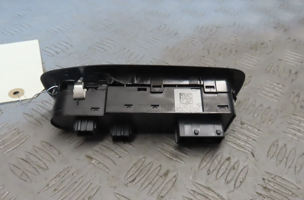 Commande lève-glace porte avant gauche PEUGEOT 2008 2019 occasion — photo 2