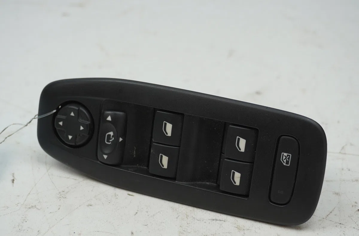 Commande lève-glace porte avant gauche Peugeot 2008 I (CU_) 1.2 puretech 82 (2018-2019) occasion — photo 2