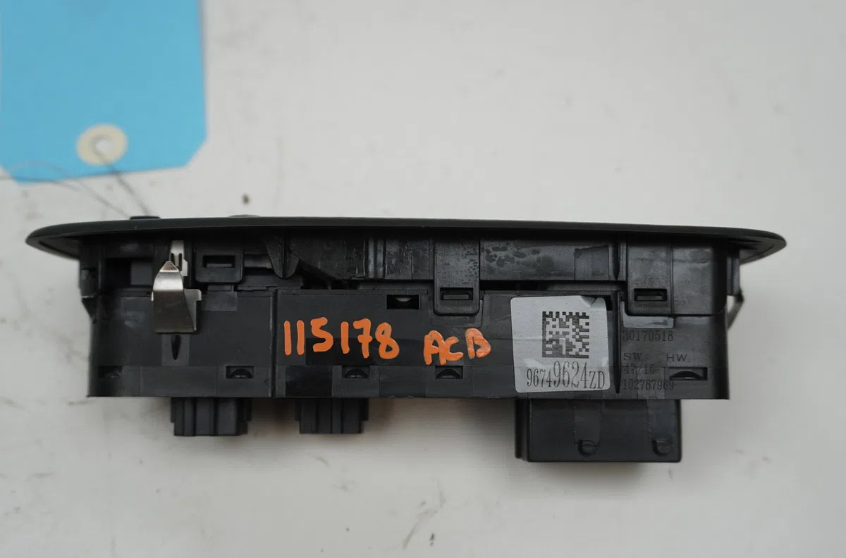Commande lève-glace porte avant gauche Peugeot 2008 I (CU_) 1.2 thp 110 - puretech 110 (2015) 5 portes occasion — photo 2