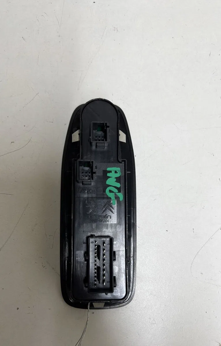 Commande lève-glace porte avant gauche Peugeot 2008 I (CU_) 1.2 thp 110 - puretech 110 (2015) 5 portes occasion — photo 2