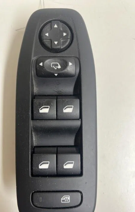 Commande lève-glace porte avant gauche Peugeot 2008 I (CU_) 1.2 vti (2013-2018) occasion — photo 2