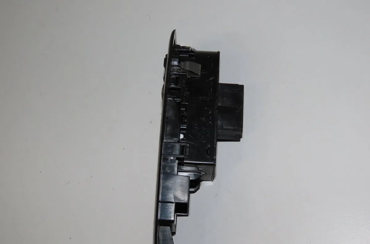 Commande lève-glace porte avant gauche Peugeot 2008 I (CU_) 1.2 vti (2013-2018) occasion