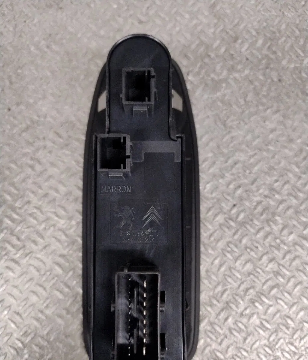 Commande lève-glace porte avant gauche Peugeot 2008 I (CU_) 1.6 bluehdi 120 (2014) 5 portes occasion — photo 2
