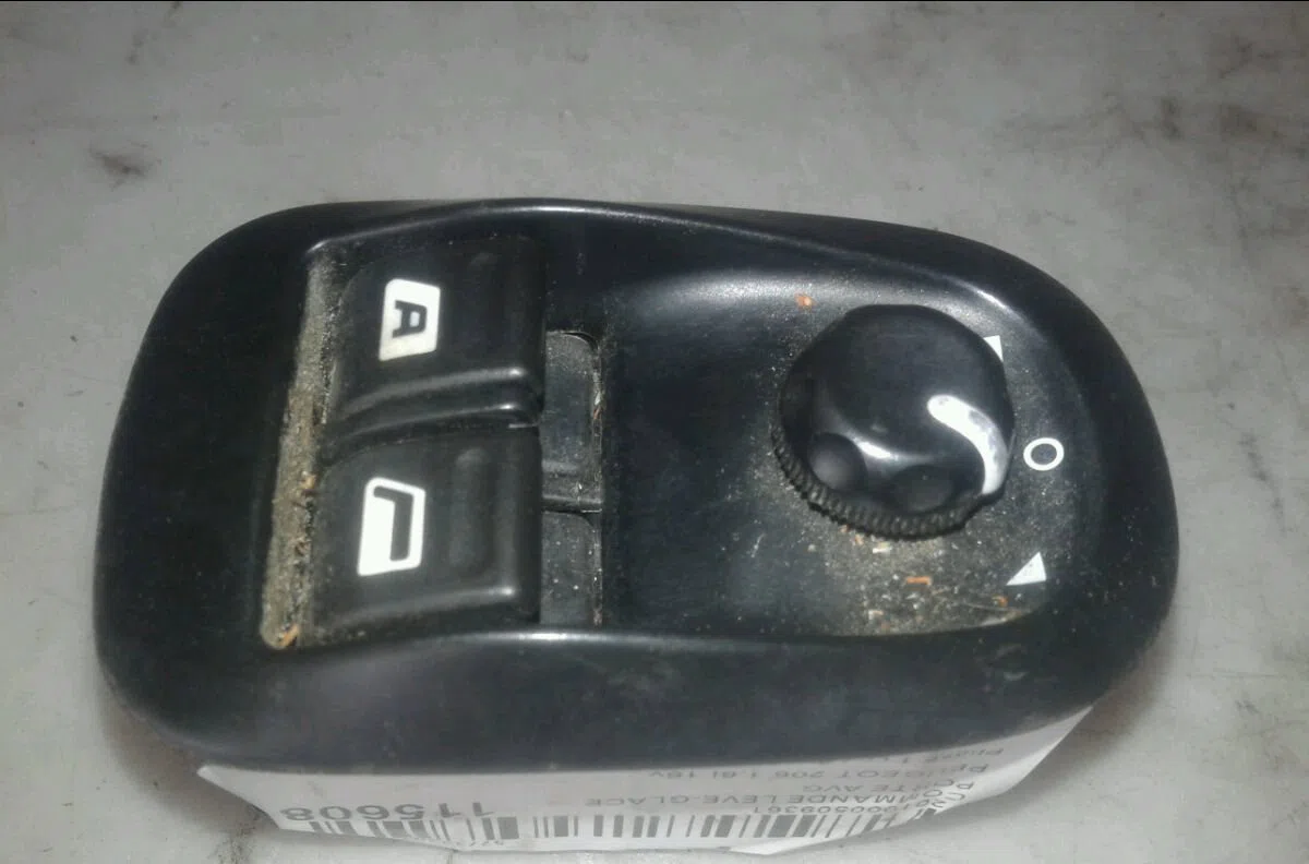 Commande lève-glace porte avant gauche PEUGEOT 206 2004 occasion — photo 2