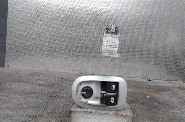Commande lève-glace porte avant gauche Peugeot 206 (2L_, 2M_) 1.1 (2009-2013) occasion — photo 2