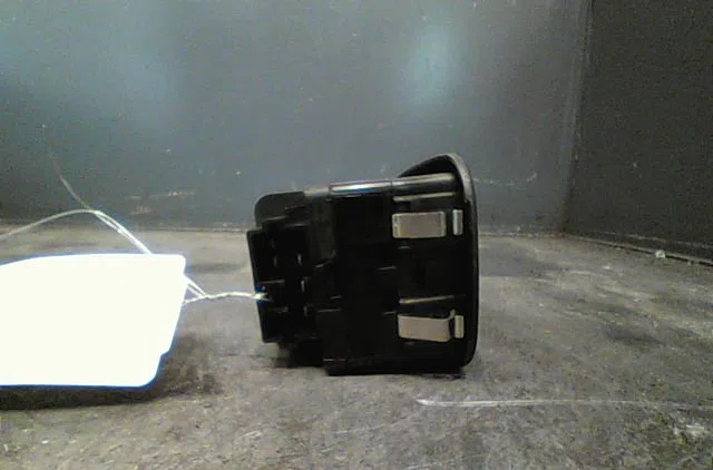 Commande lève-glace porte avant gauche Peugeot 206 (2L_, 2M_) 1.4 i (2010-2013) occasion — photo 2