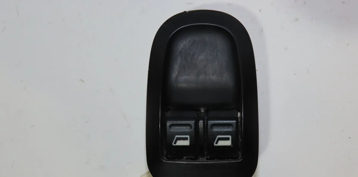 Commande lève-glace porte avant gauche Peugeot 206 (2L_, 2M_) 1.4 i (2lkfwa, 2mkfwa) (2009-2013) 3 portes occasion