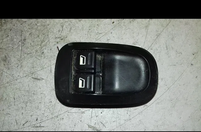 Commande lève-glace porte avant gauche Peugeot 206 3-5 portes (2A-C) 1.4 hdi eco 70 (2001-2009) 5 portes occasion