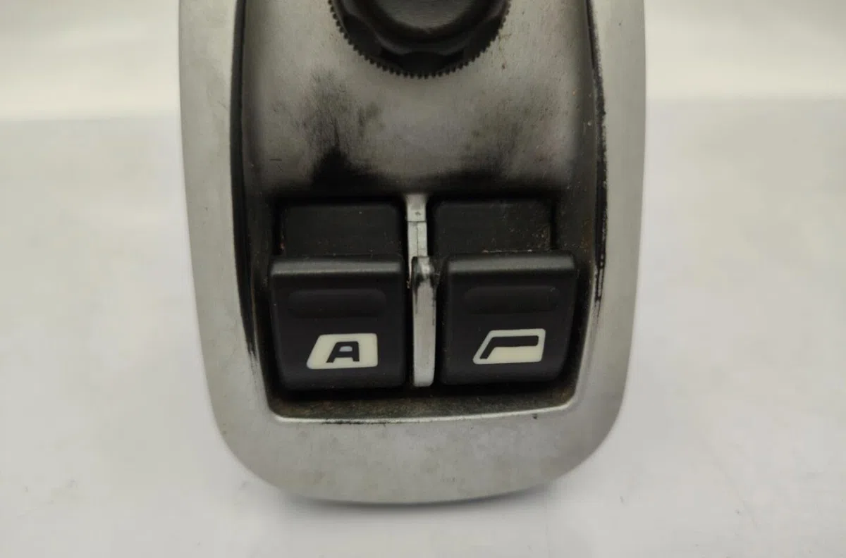 Commande lève-glace porte avant gauche PEUGEOT 206 occasion — photo 2