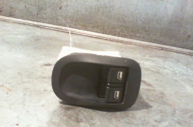 Commande lève-glace porte avant gauche PEUGEOT 206 Phase 1 09-1998--03-2009 occasion