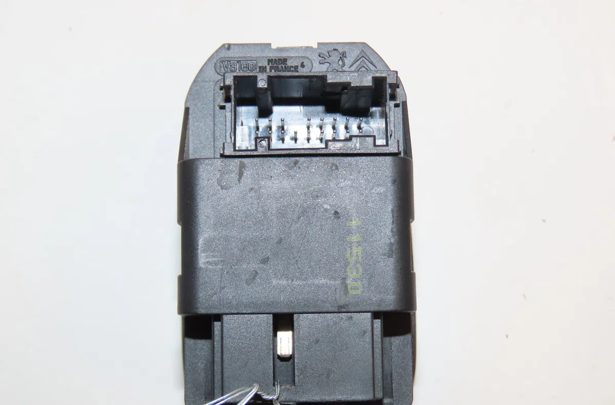 Commande lève-glace porte avant gauche Peugeot 206 SW (2E-K) 1.4 hdi (2002-2007) 5 portes occasion — photo 2