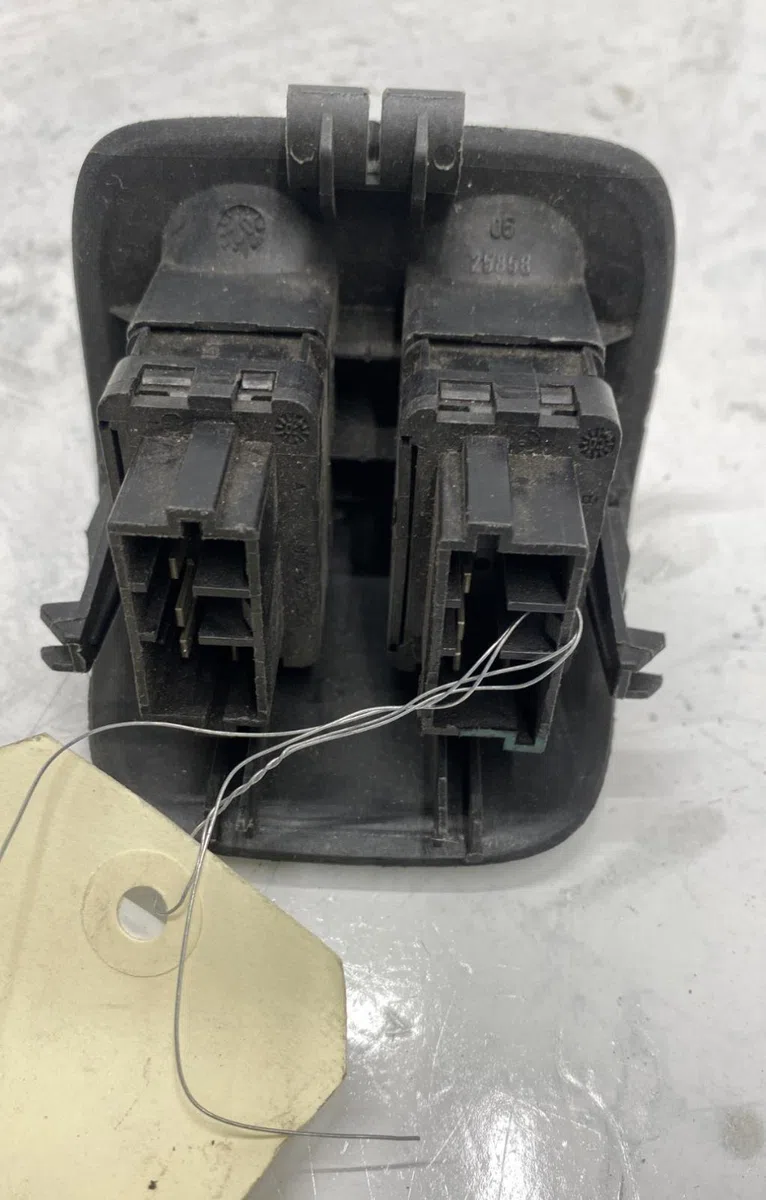 Commande lève-glace porte avant gauche Peugeot 206 SW (2E-K) 2.0 hdi (2002-2007) occasion — photo 2