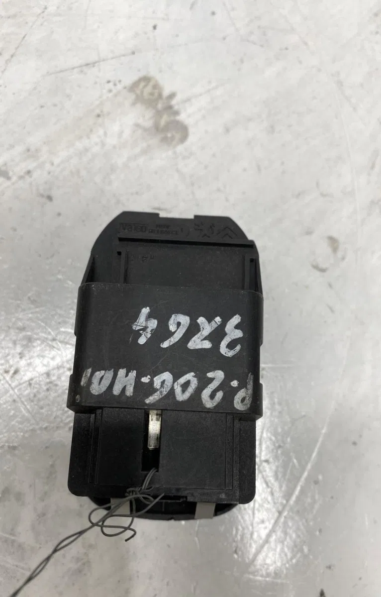 Commande lève-glace porte avant gauche Peugeot 206 Van 1.4 hdi (2001-2009) occasion