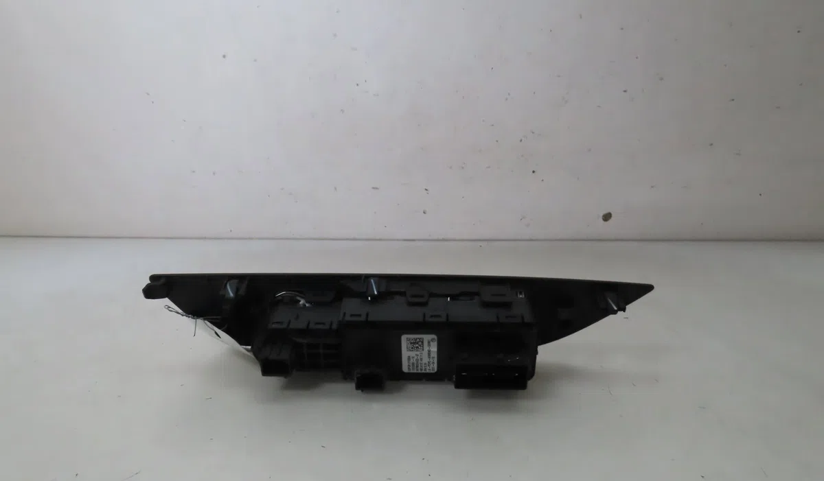 Commande lève-glace porte avant gauche PEUGEOT 208 1.2I PURETECH 12V S& 2021 occasion — photo 2