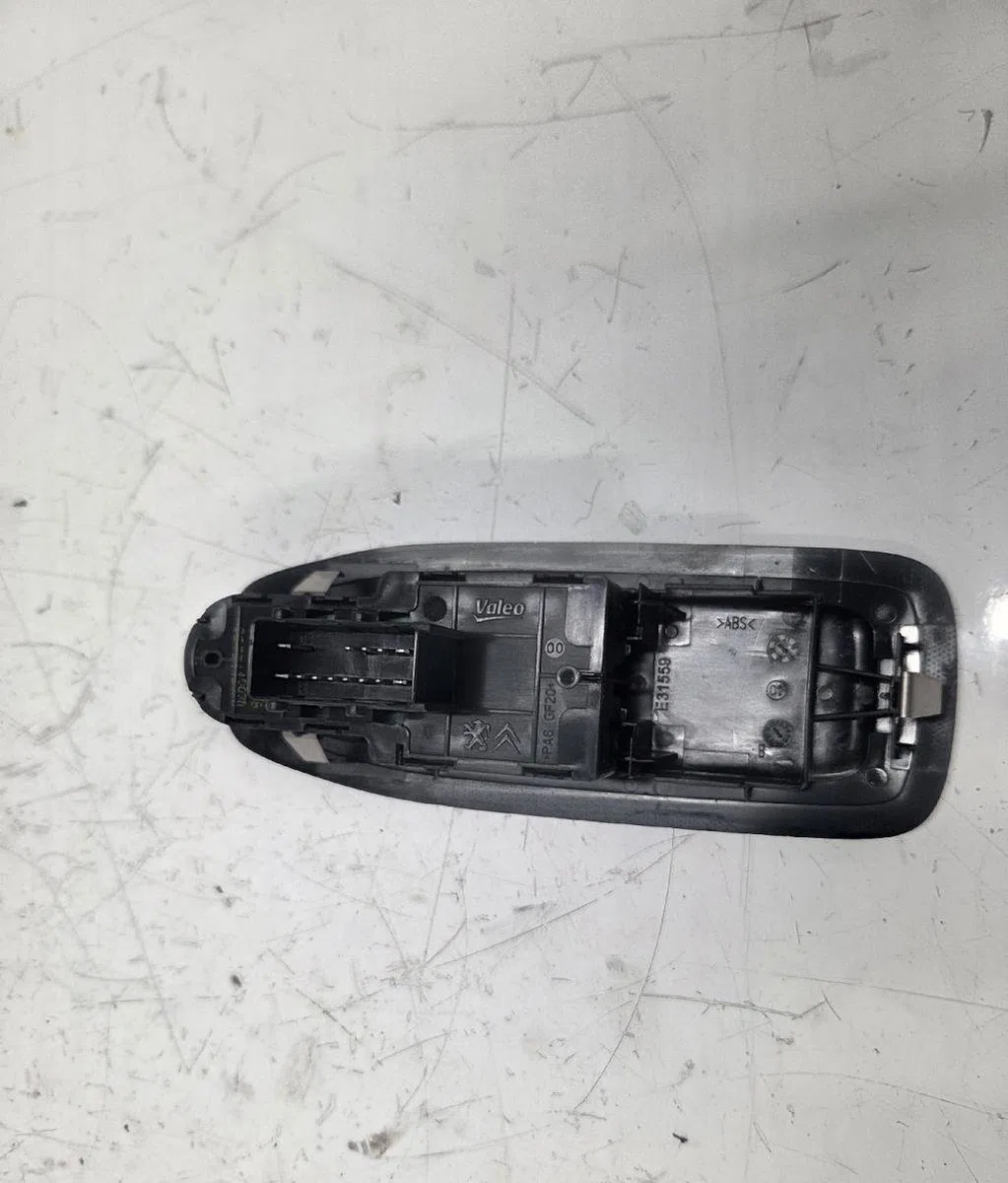 Commande lève-glace porte avant gauche PEUGEOT 208 1 PHASE 2 occasion — photo 2
