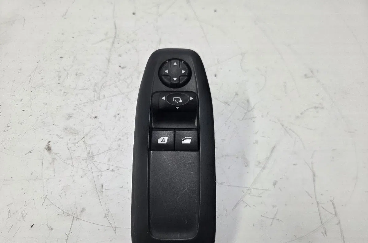 Commande lève-glace porte avant gauche PEUGEOT 208 1 PHASE 2 occasion — photo 3