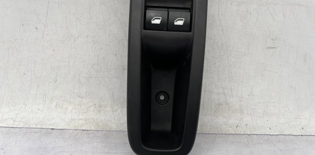 Commande lève-glace porte avant gauche PEUGEOT 208 1 PHASE 2 occasion