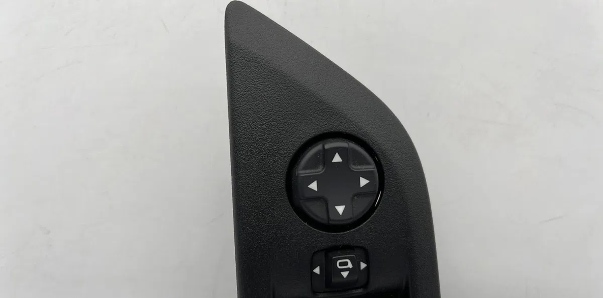 Commande lève-glace porte avant gauche PEUGEOT 208 2 occasion — photo 3
