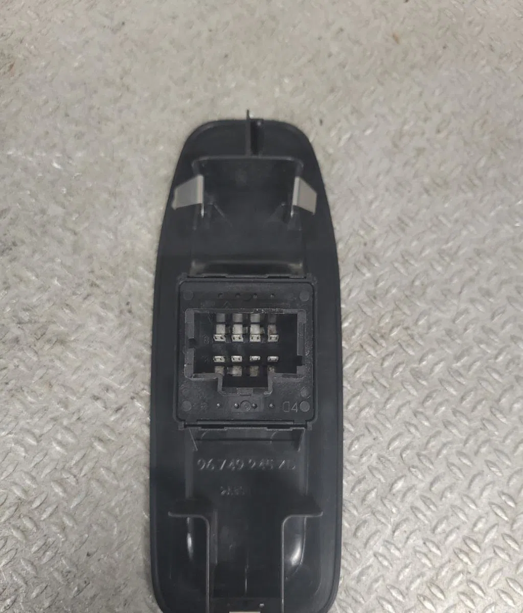 Commande lève-glace porte avant gauche Peugeot 208 I (CA_, CC_) 1.2 vti 68 - puretech 68 (2016) 5 portes occasion