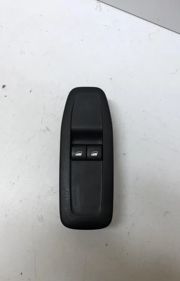 Commande lève-glace porte avant gauche Peugeot 208 I (CA_, CC_) 1.2 vti 68 - puretech 68 (2016) 5 portes occasion — photo 2