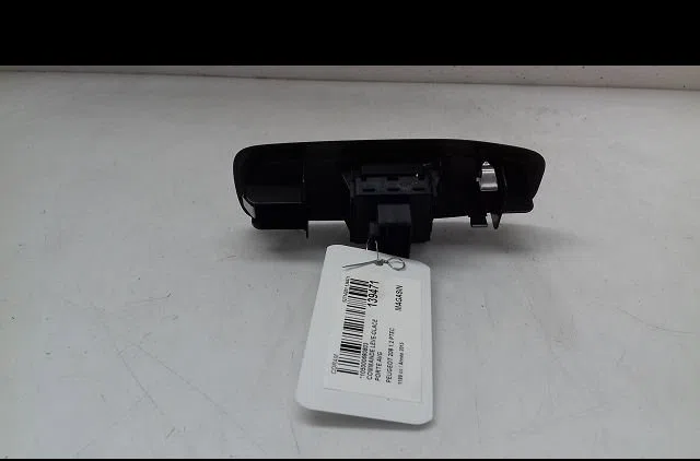 Commande lève-glace porte avant gauche Peugeot 208 I (CA_, CC_) 1.2 vti 82 (2012) occasion