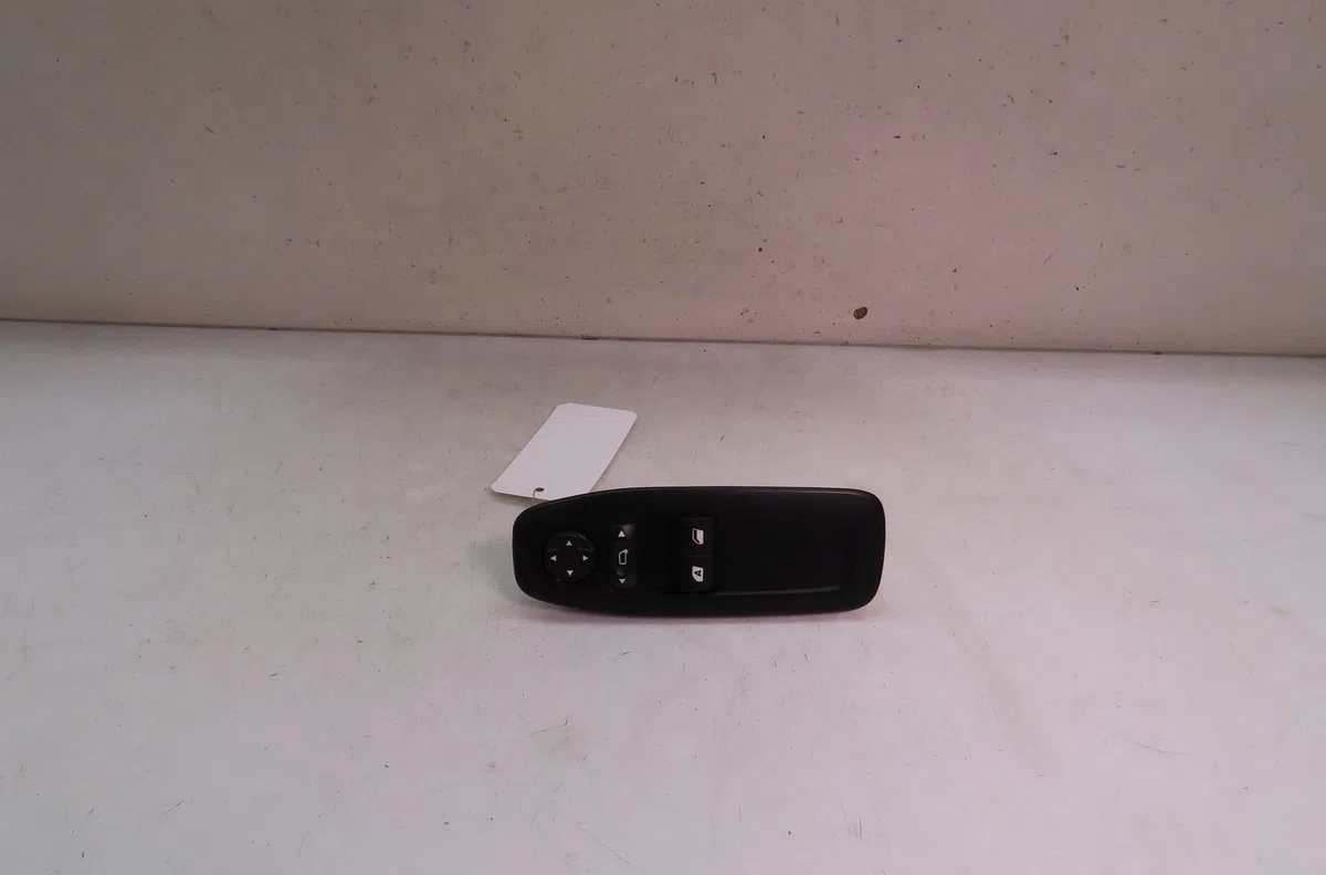 Commande lève-glace porte avant gauche Peugeot 208 I (CA_, CC_) 1.5 bluehdi 100 (2018) occasion — photo 3