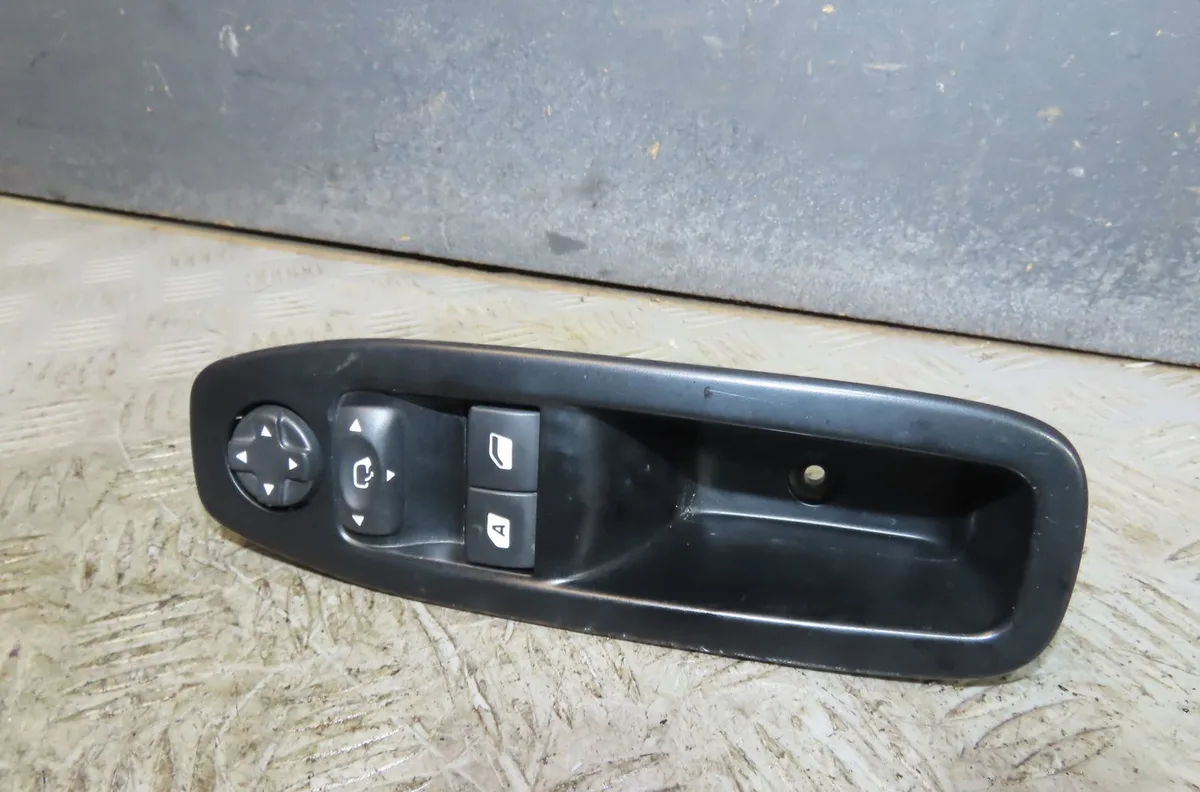 Commande lève-glace porte avant gauche Peugeot 208 I (CA_, CC_) 1.6 hdi (2012) occasion