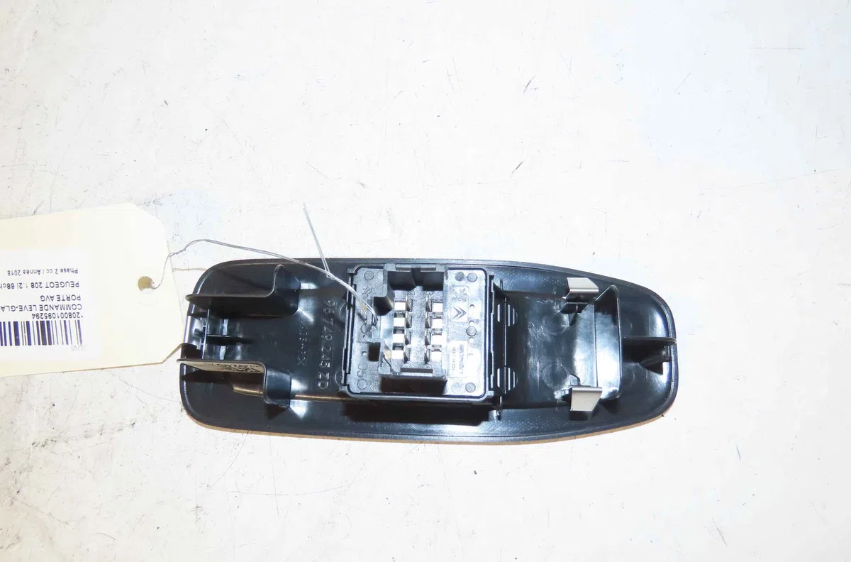 Commande lève-glace porte avant gauche PEUGEOT 208 I occasion — photo 2