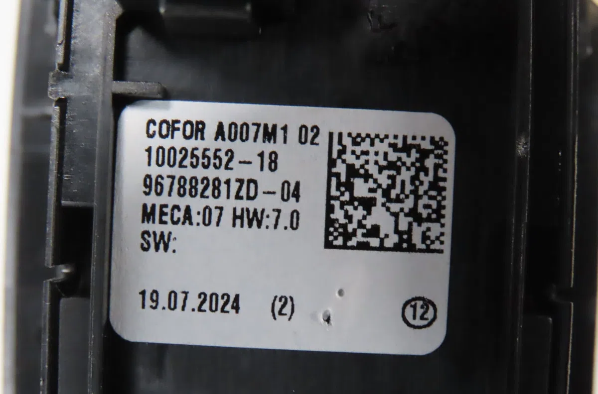 Commande lève-glace porte avant gauche Peugeot 208 II (UB_, UP_, UW_, UJ_) 1.2 puretech 100 (2019) 5 portes occasion — photo 2