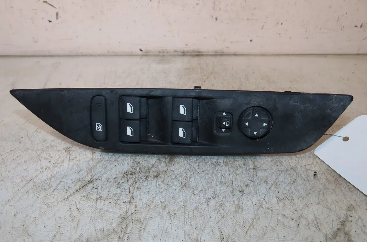 Commande lève-glace porte avant gauche Peugeot 208 II (UB_, UP_, UW_, UJ_) 1.2 puretech 130 (2019) occasion — photo 2