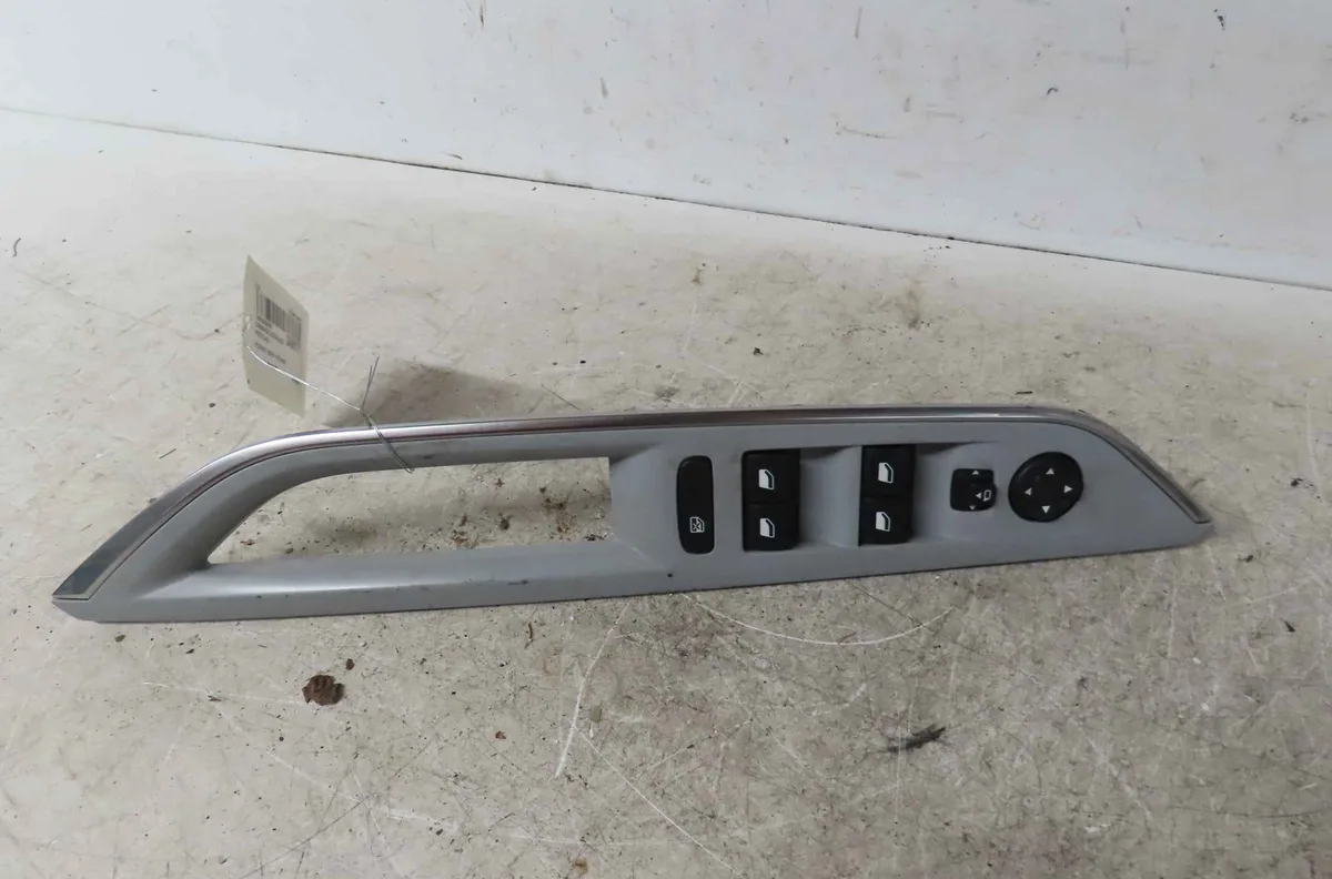 Commande lève-glace porte avant gauche PEUGEOT 3008 II occasion