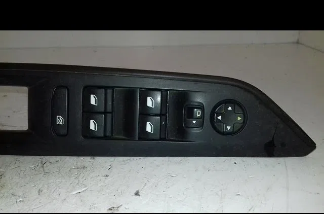 Commande lève-glace porte avant gauche Peugeot 3008 SUV (MC_, MR_, MJ_, M4_) 1.2 thp- puretech 130 (mrhnsm, mrhnsu, mrhnsj, mrhnyw,... (2016) occasion — photo 2