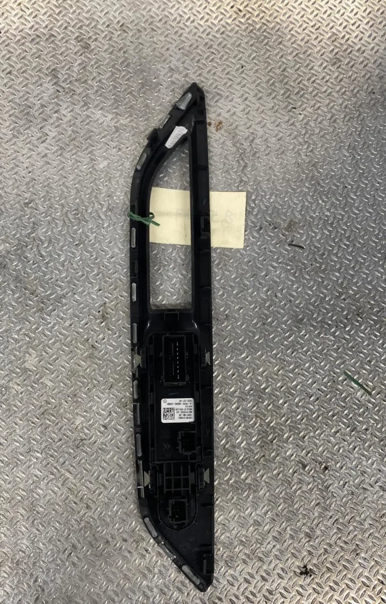 Commande lève-glace porte avant gauche Peugeot 3008 SUV (MC_, MR_, MJ_, M4_) 1.5 bluehdi 130 (2018) 5 portes occasion — photo 2