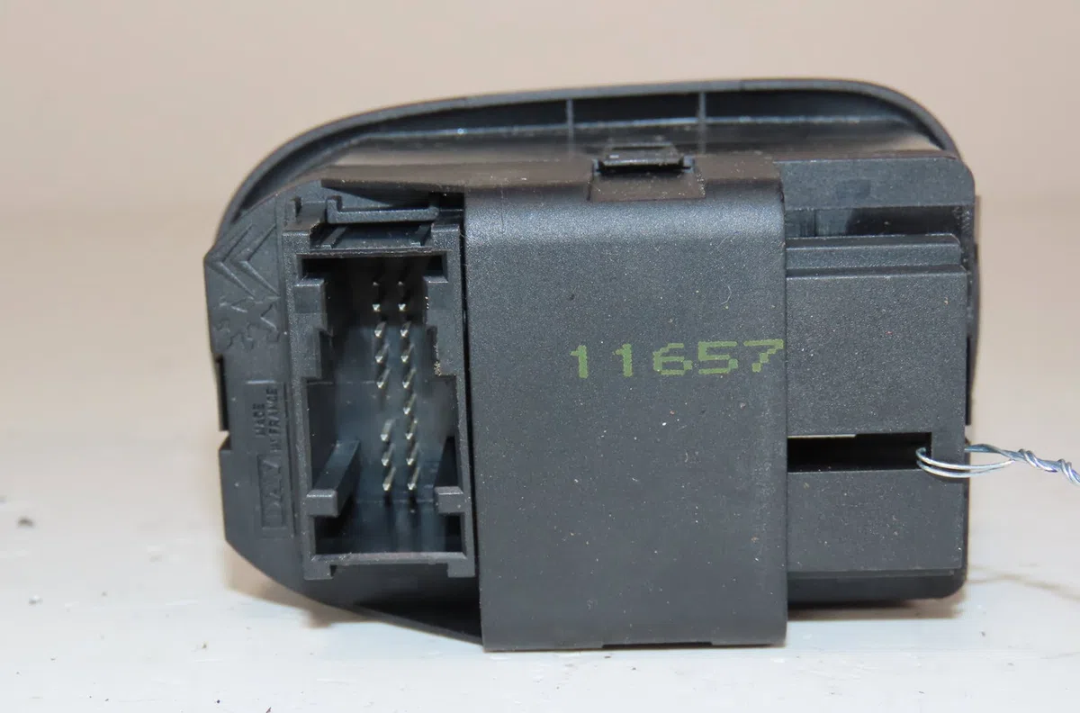 Commande lève-glace porte avant gauche Peugeot 306 (7B, N3, N5) 1.6 sr (1994-2000) occasion — photo 2