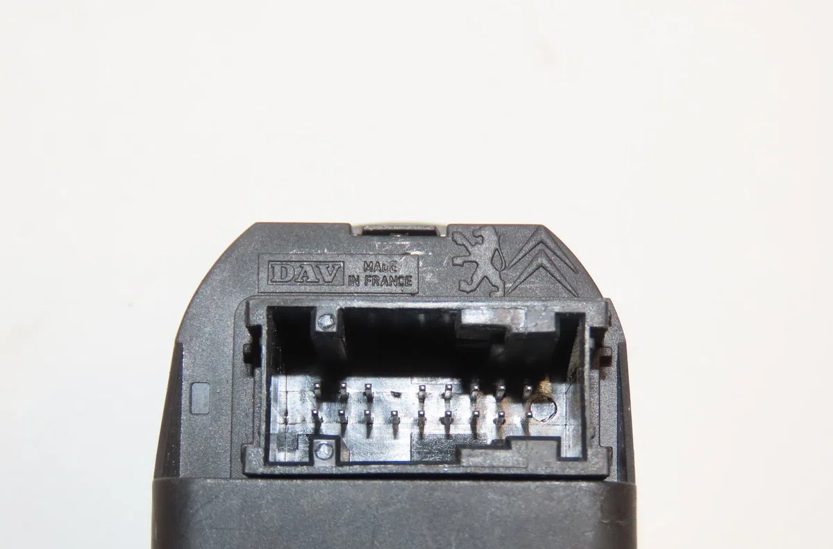 Commande lève-glace porte avant gauche Peugeot 306 Break (7E, N3, N5) 2.0 hdi 90 (1999-2002) occasion — photo 3