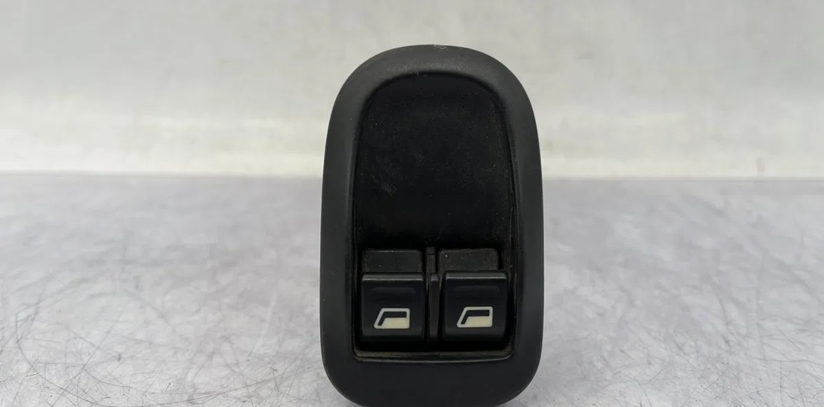 Commande lève-glace porte avant gauche PEUGEOT 306 PHASE 2 occasion — photo 2