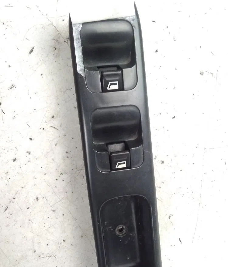 Commande lève-glace porte avant gauche PEUGEOT 307 2002 occasion — photo 3