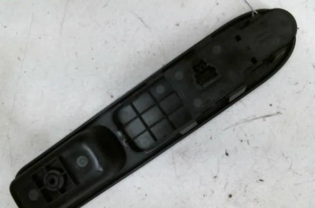 Commande lève-glace porte avant gauche Peugeot 307 (3A-C) 1.6 16v (2000-2007) 5 portes occasion — photo 2