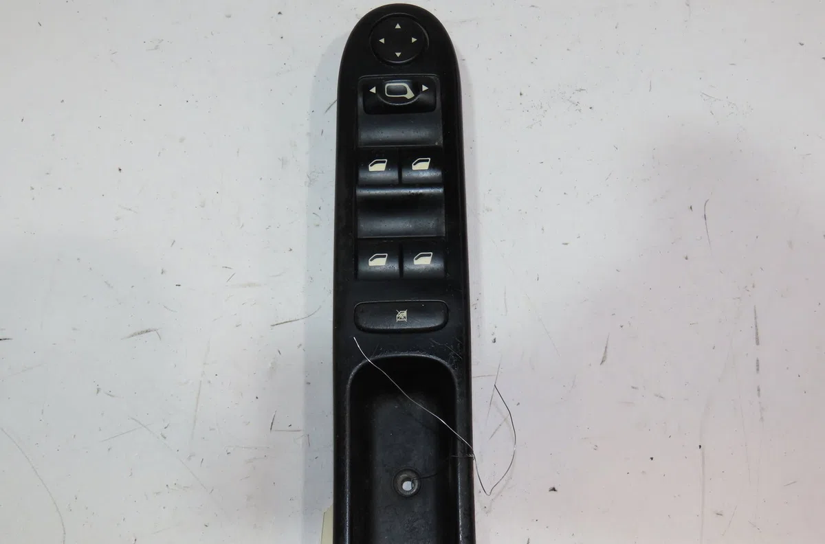 Commande lève-glace porte avant gauche Peugeot 307 (3A-C) 2.0 hdi 90 (2000-2007) 5 portes occasion — photo 2