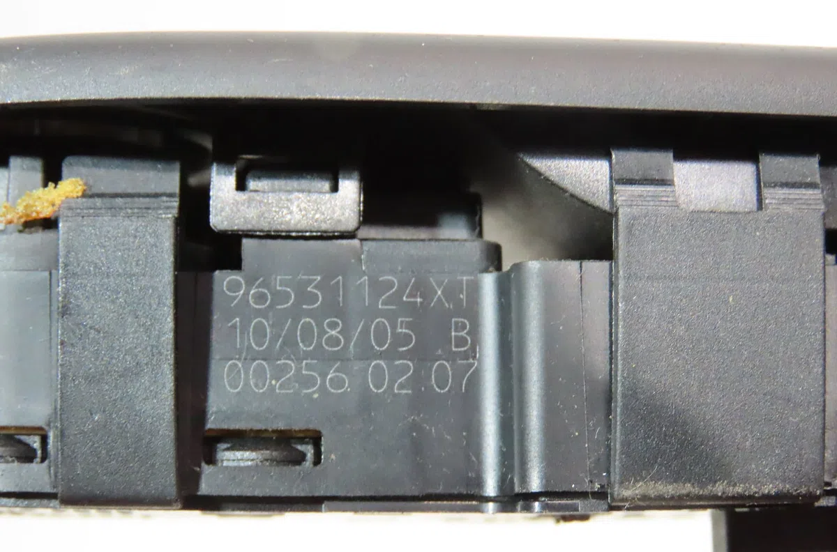 Commande lève-glace porte avant gauche Peugeot 307 (3A-C) 2.0 hdi 90 (2000-2007) 5 portes occasion — photo 3