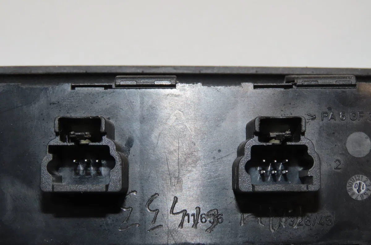 Commande lève-glace porte avant gauche Peugeot 307 CC (3B) 2.0 hdi 135 (2005-2009) occasion — photo 3