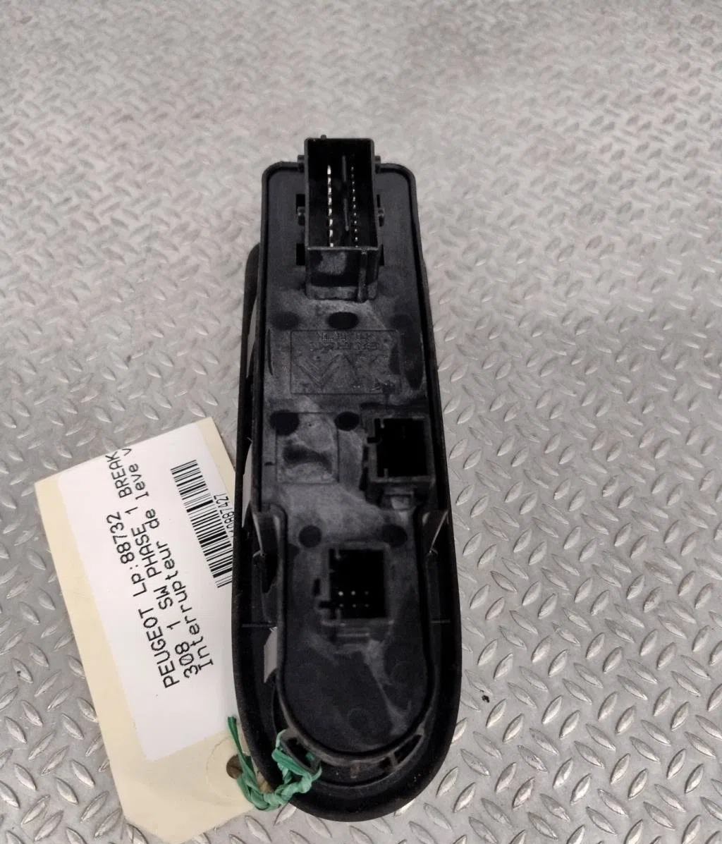 Commande lève-glace porte avant gauche PEUGEOT 308 1 SW  308 1 SW PHASE 1 BREAK occasion — photo 3