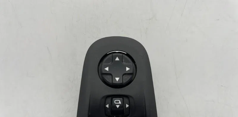 Commande lève-glace porte avant gauche PEUGEOT 308 2 SW PHASE 2 BREAK occasion — photo 2