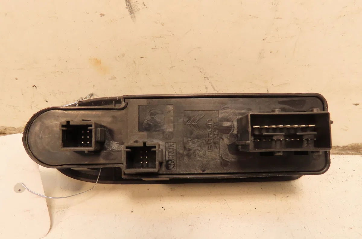 Commande lève-glace porte avant gauche Peugeot 308 I (4A_, 4C_) 1.6 hdi (2007-2014) 5 portes occasion