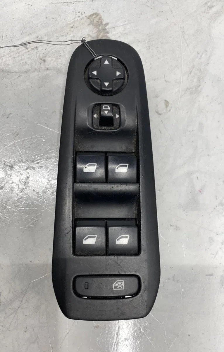 Commande lève-glace porte avant gauche Peugeot 308 II (LB_, LP_, LW_, LH_, L3_) 1.6 hdi - bluehdi 115 (2013-2021) 5 portes occasion