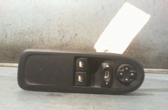 Commande lève-glace porte avant gauche Peugeot 308 SW I (4E_, 4H_) 1.6 hdi (2009-2014) 5 portes occasion — photo 3