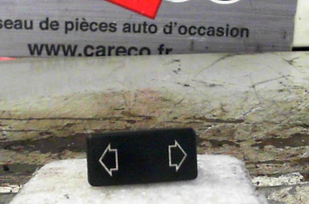 Commande lève-glace porte avant gauche PEUGEOT 405 PHASE 2 occasion — photo 2